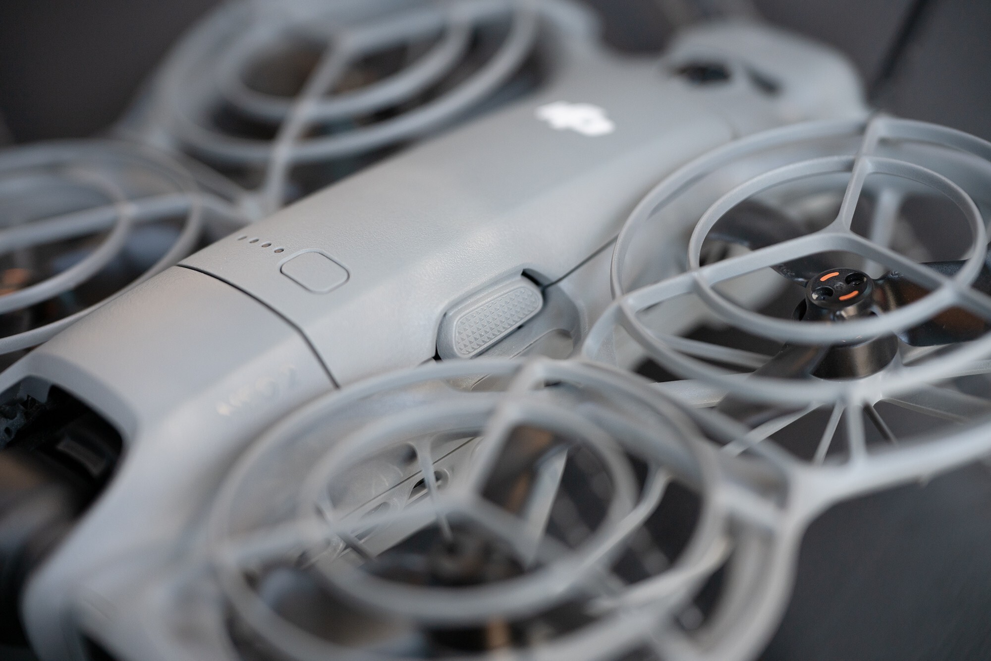 ��DJI Neo 2���⣺�������������ܿ��и��ġ���Ӱʦ��