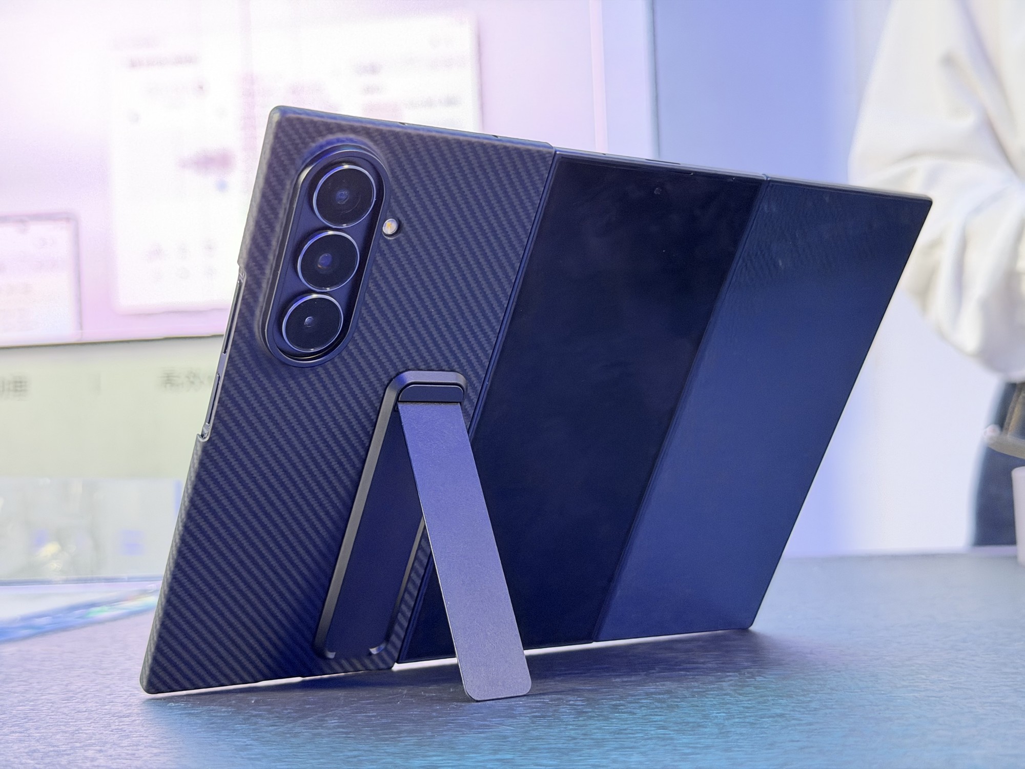 三星Galaxy Z TriFold上手体验:三折新物种