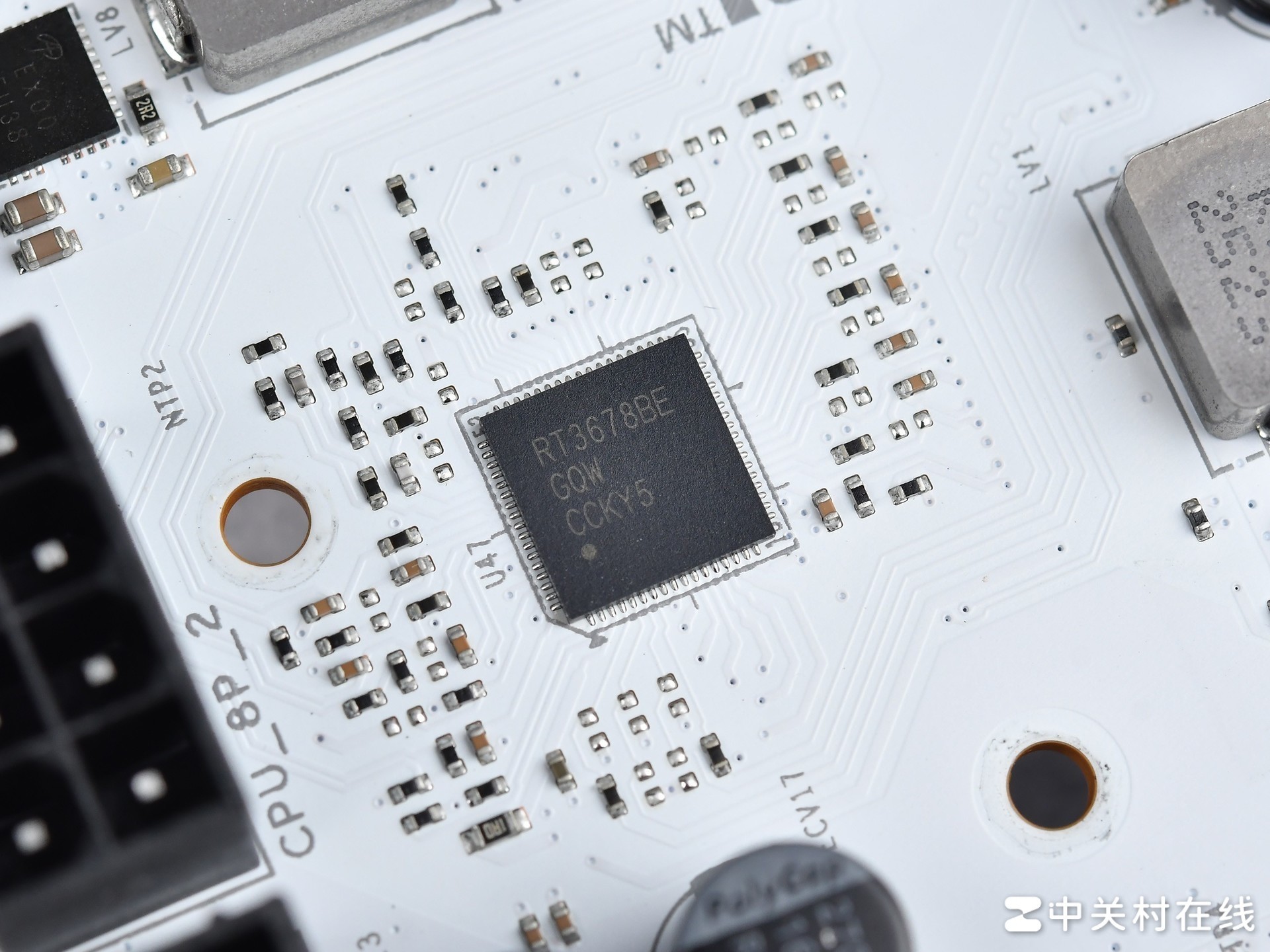 蓝宝石PURE 极地 X870A WIFI7主板评测 纯白配色 跑满X3D