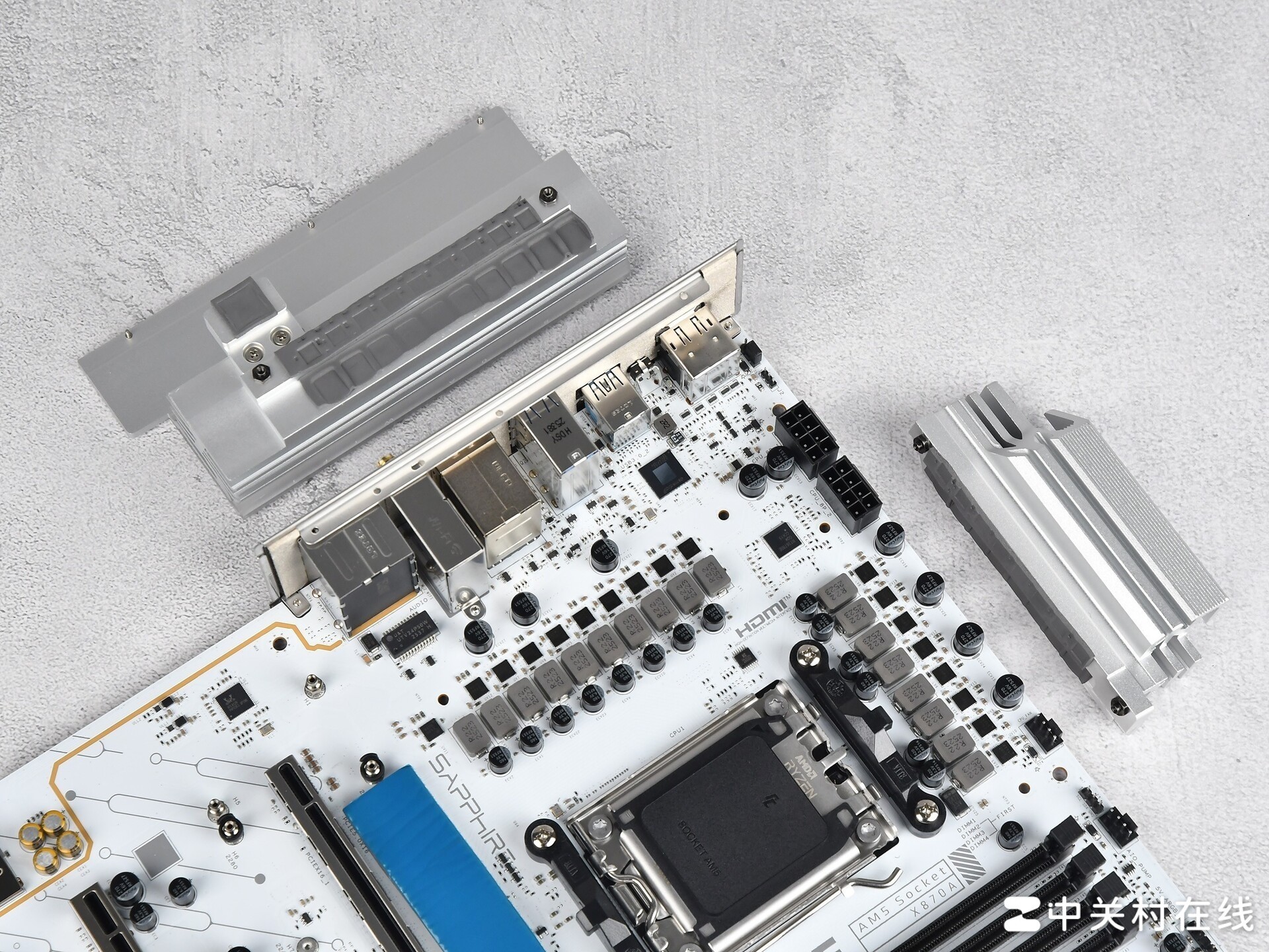 蓝宝石PURE 极地 X870A WIFI7主板评测 纯白配色 跑满X3D