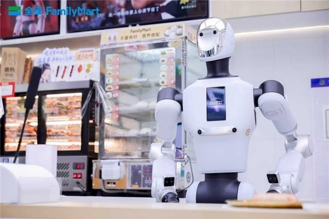 春晚机器人盖博特来啦！来全家FamilyMart 解锁全新智能购物体验