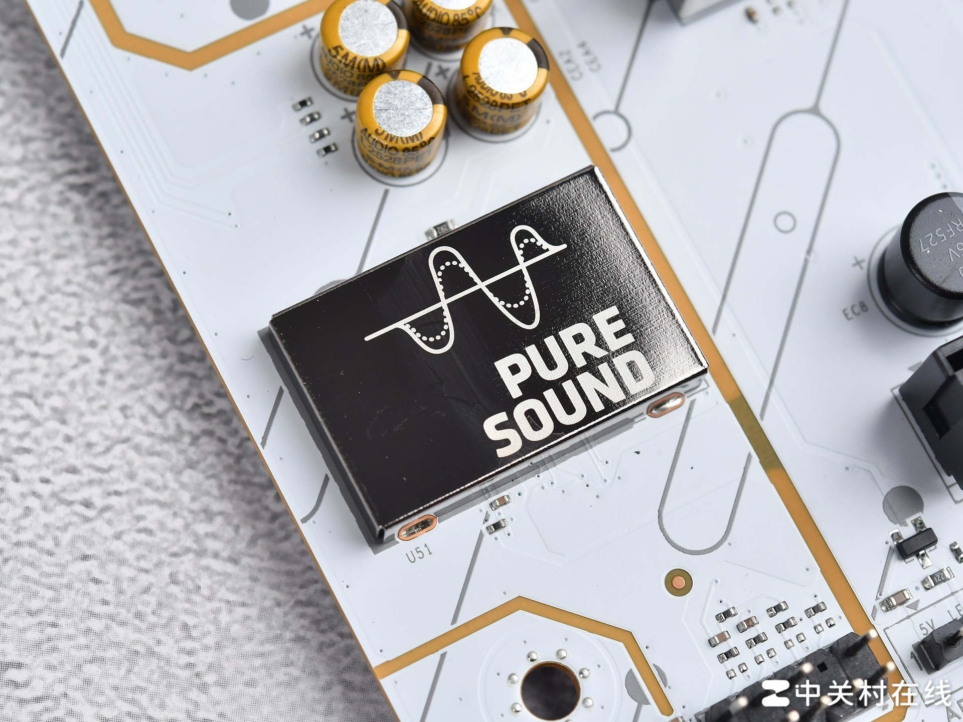 蓝宝石PURE 极地 X870A WIFI7主板评测 纯白配色 跑满X3D