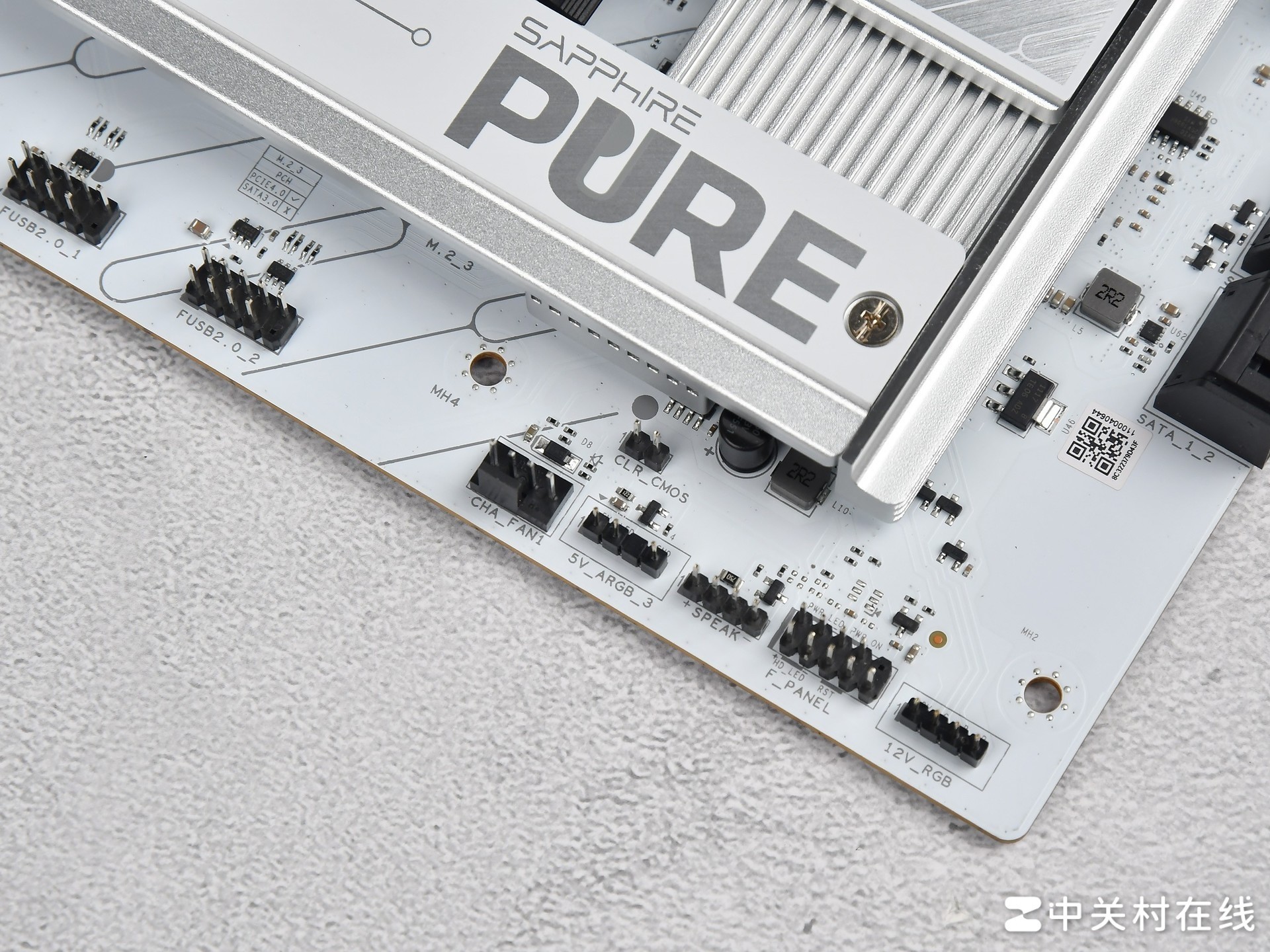 蓝宝石PURE 极地 X870A WIFI7主板评测 纯白配色 跑满X3D