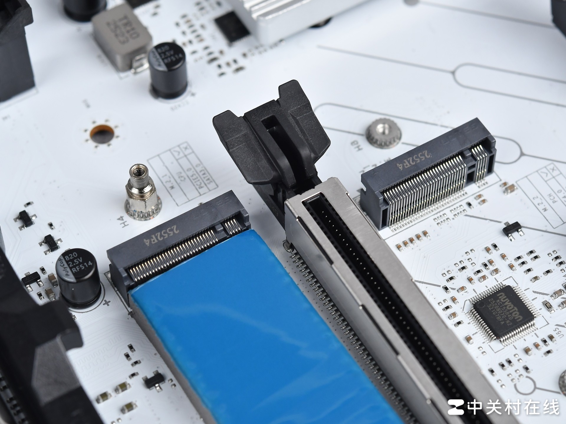 蓝宝石PURE 极地 X870A WIFI7主板评测 纯白配色 跑满X3D