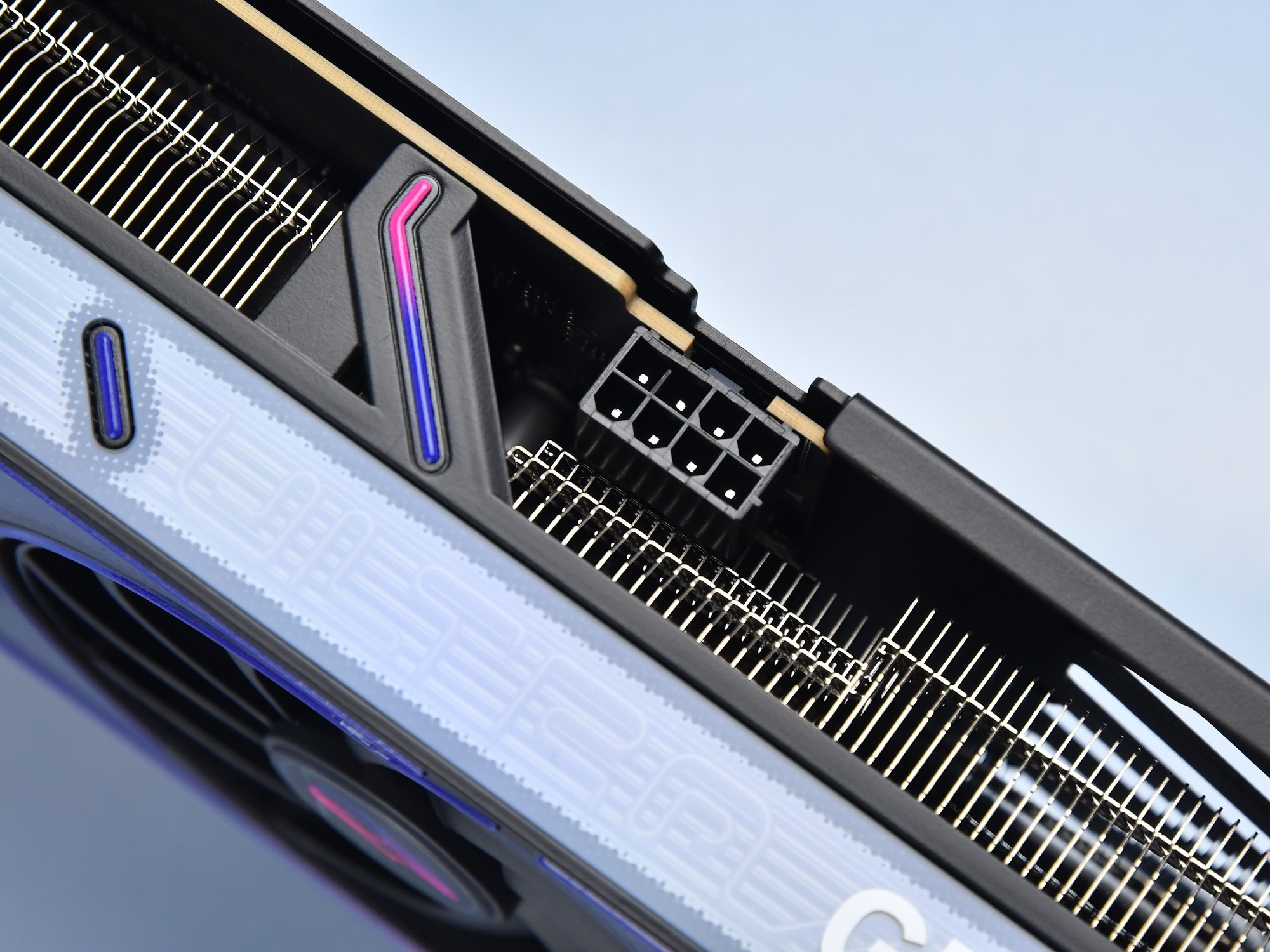 iGame GeForce RTX 5060 Ti Ultra OC 8GB显卡评测 DLSS 4破局2K体验