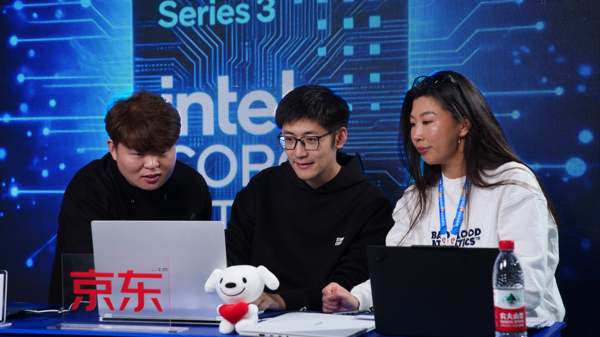 �����ذ��׷�������Ӣ�ض����Ultra��Ʒ ��12����Ϣ���Ծɻ������߲���ǧԪ