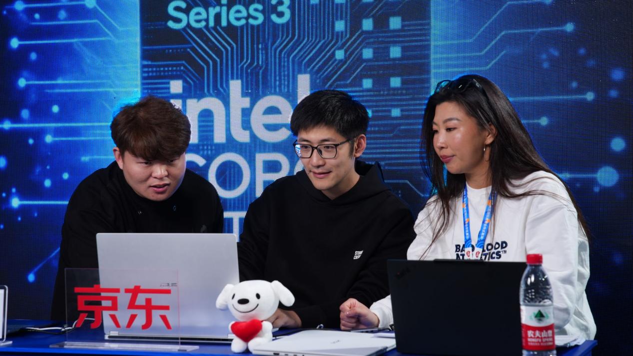 AWE期间京东携手Intel、联想、安克、砺算等品牌发布十大重磅AI新品