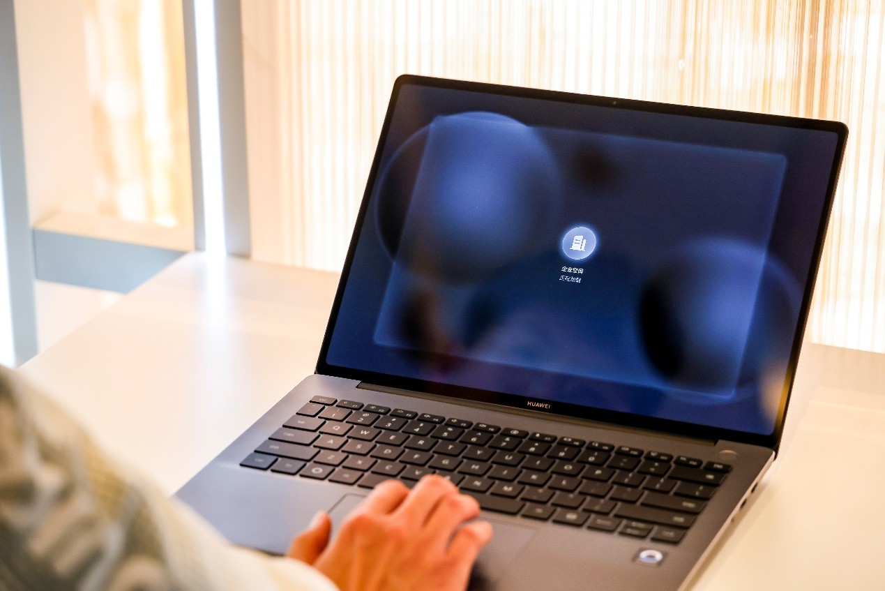 鸿蒙破界 华为开启鸿蒙电脑企业版Beta 商用办公迈入鸿蒙化时代