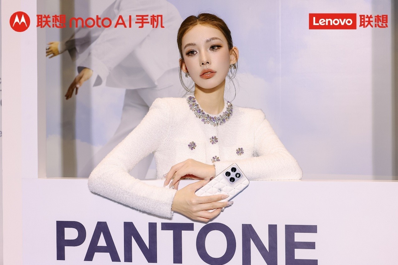 ��ͨ2026��ȴ���ɫ����������moto X70 Air������ױ����޶���ȫ���׷�