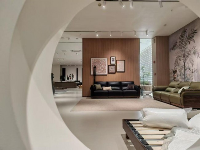 深哥家具九年深耕荣誉加身,品牌进化2025新零售实践