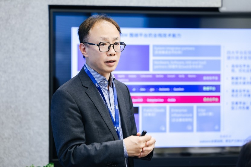 ������+��ѯ��˫��������IBMΪ�й���ҵ����AI+�����µ���