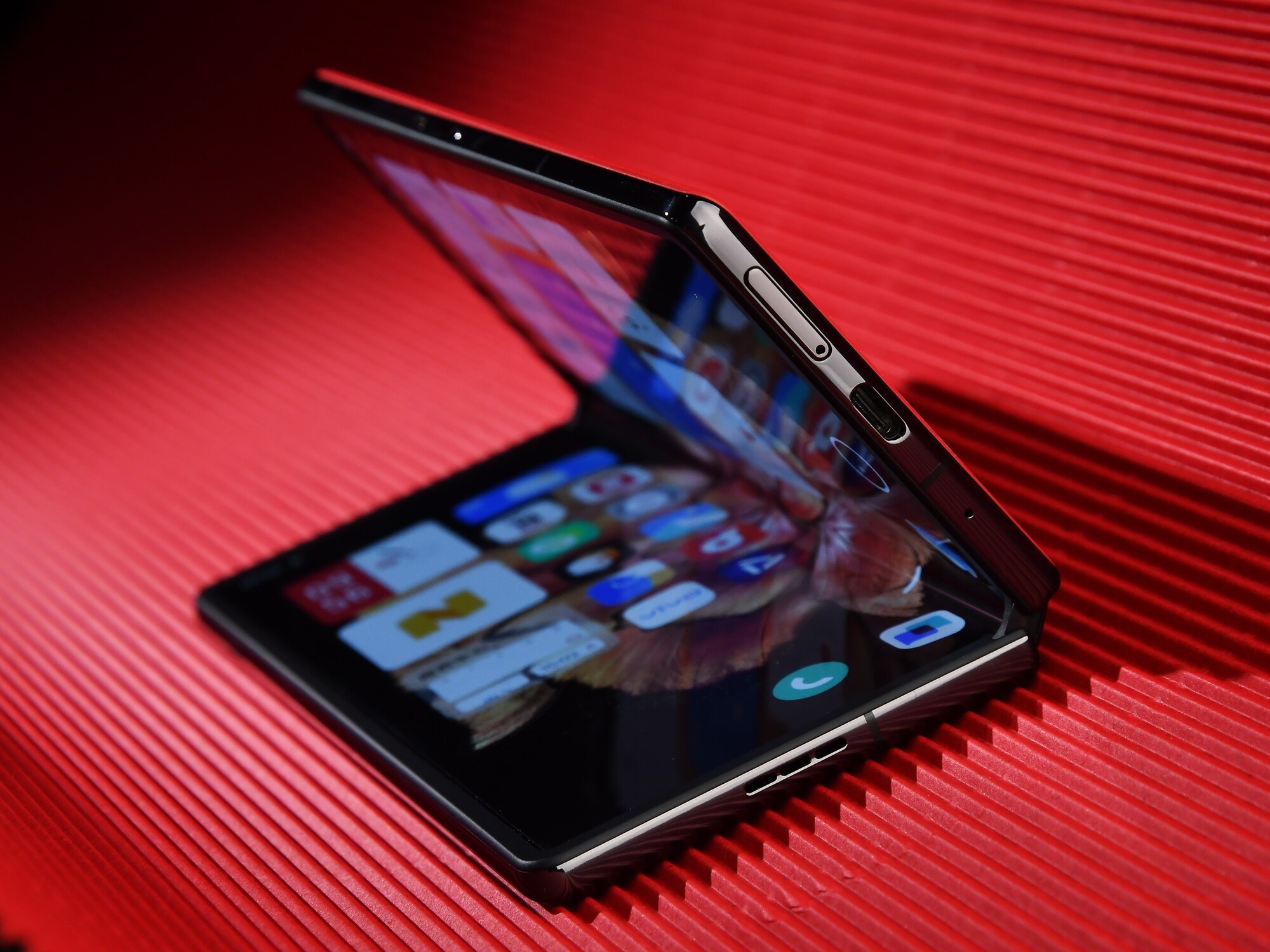 从堆料到减负,今年的大折叠为何执着于轻薄?