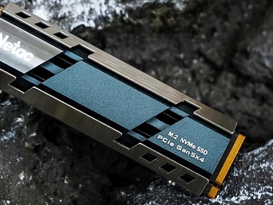 部署AI固态硬盘推荐Top5：PCIe5.0旗舰释放本地AI潜能