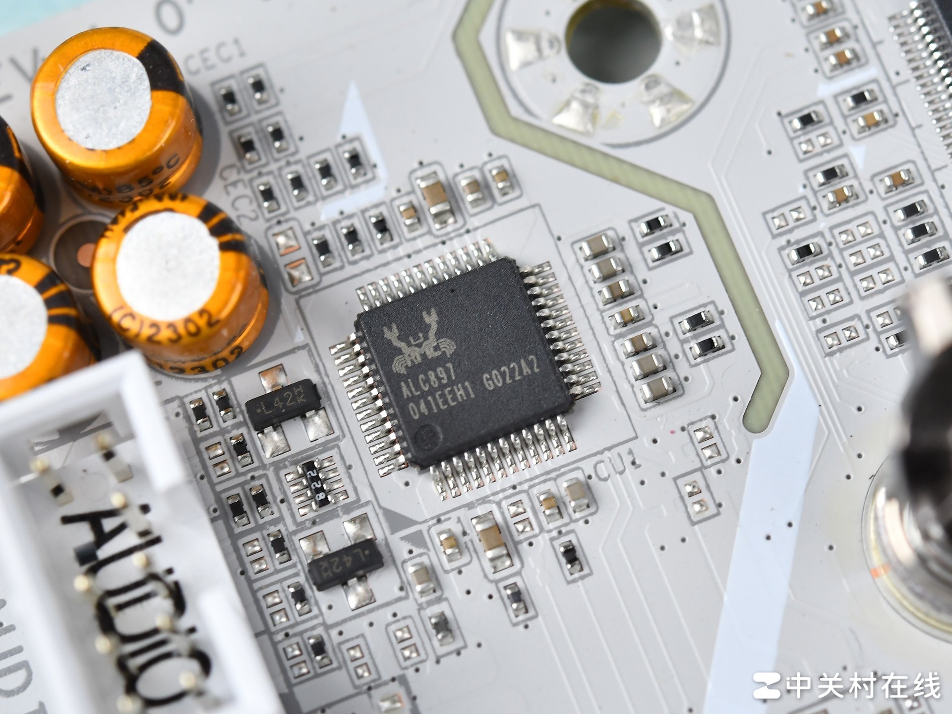 白色M板表现全能 技嘉冰雕Z890M主板评测