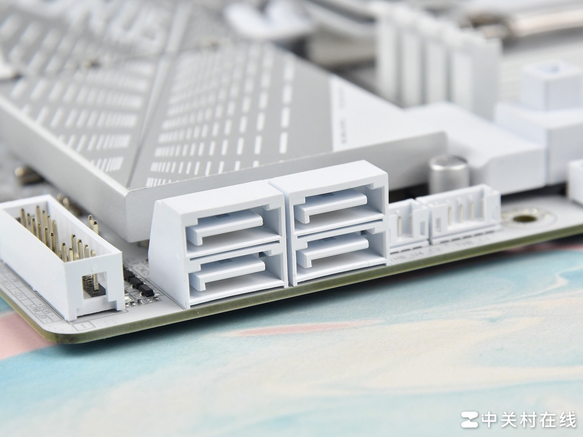 白色M板表现全能 技嘉冰雕Z890M主板评测