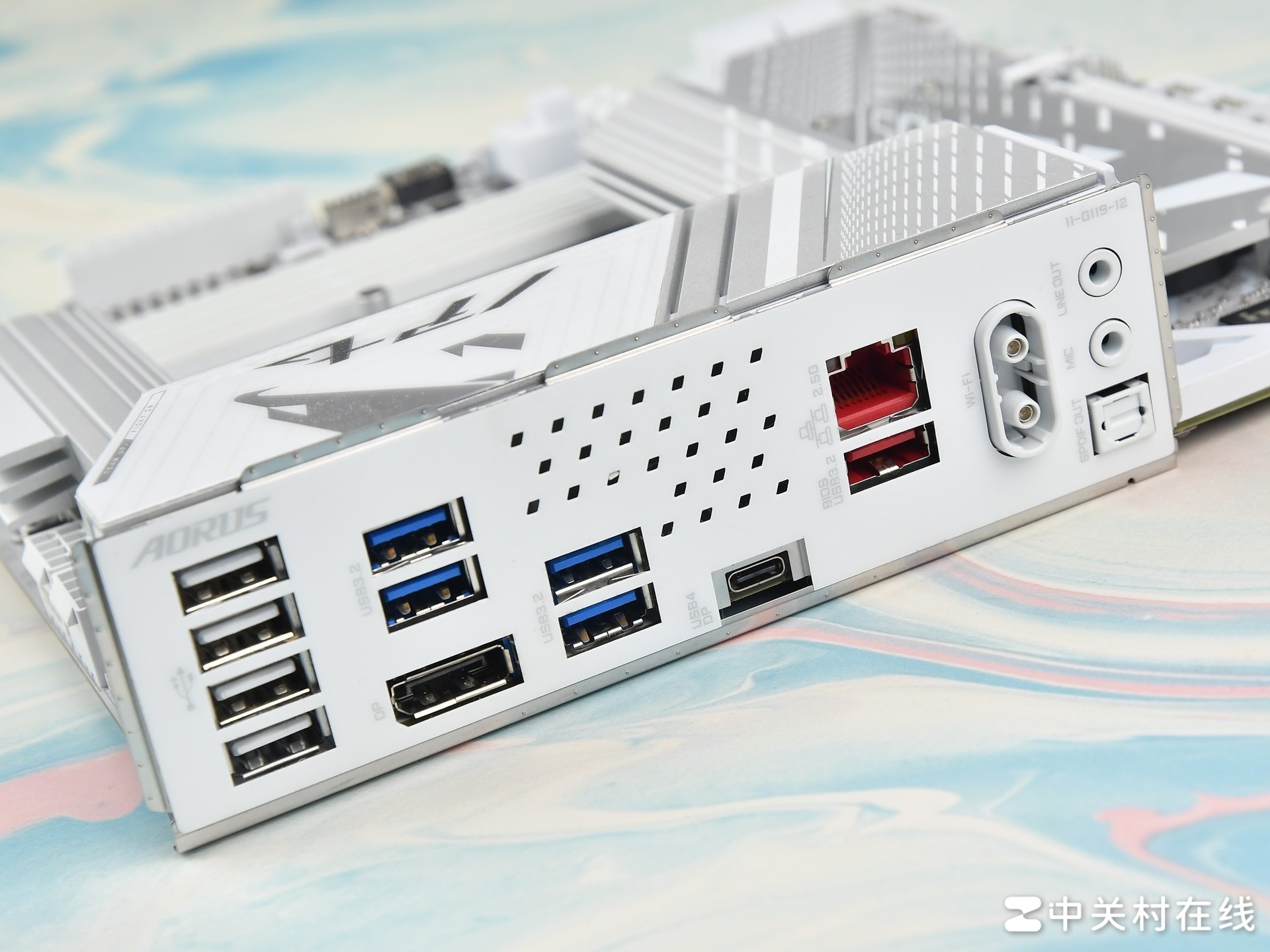 白色M板表现全能 技嘉冰雕Z890M主板评测