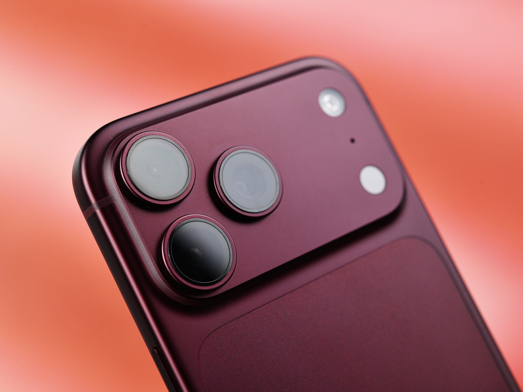 iPhone 18 Pro Max上手体验:配置更强,更有分量