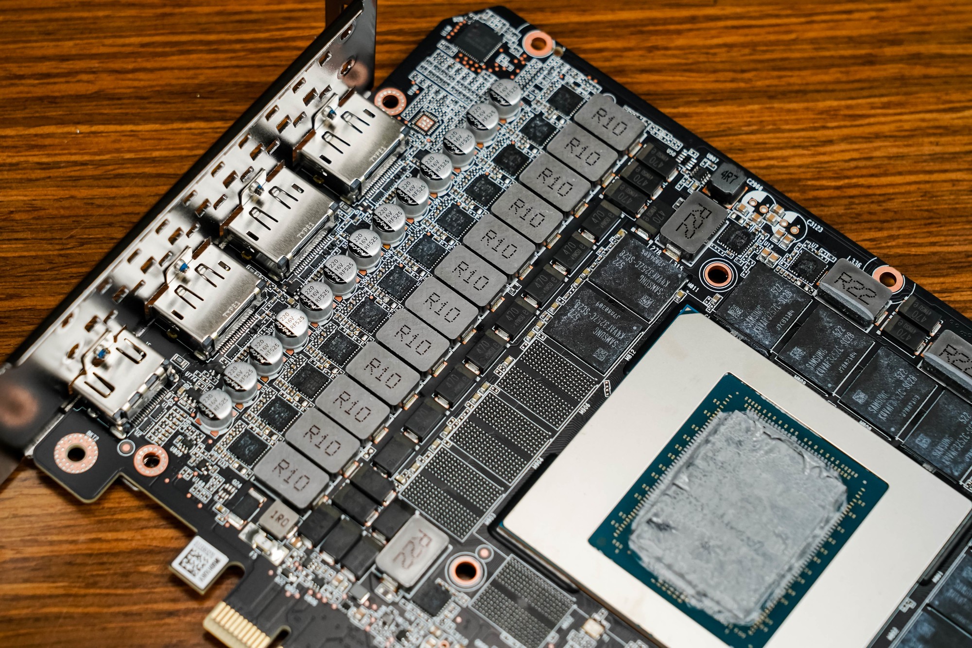  ǽGeForce RTX 5090 D v2 OC Ȼ콢Ϸ飡