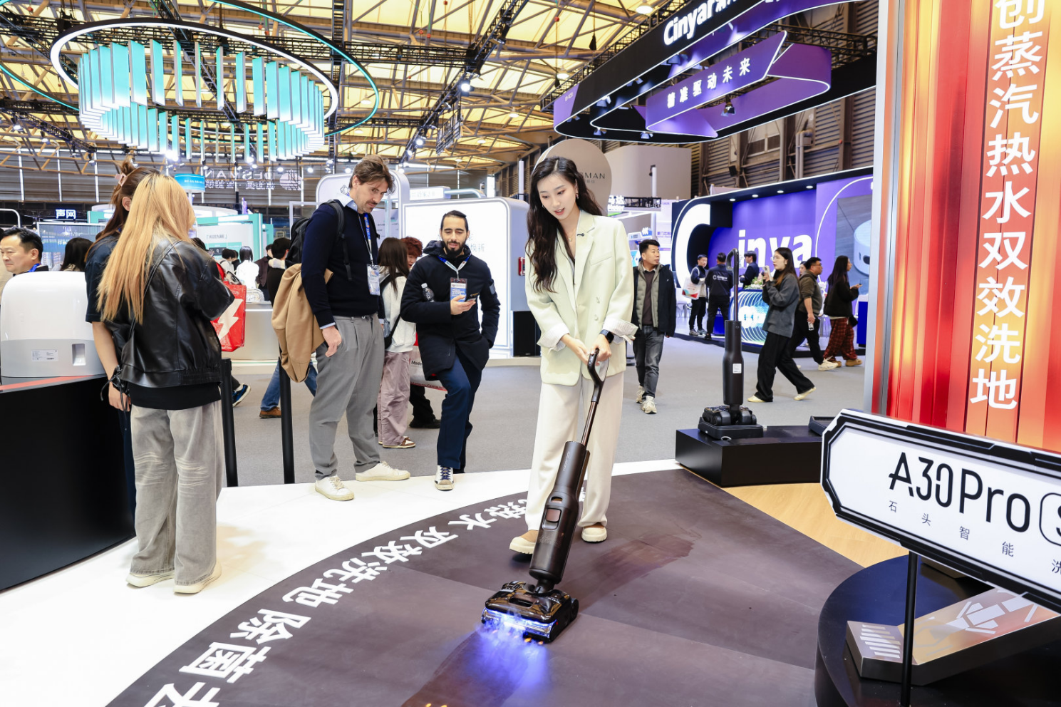 标准破局,技术领航:AWE2026落幕,石头重新定义家庭地面清洁