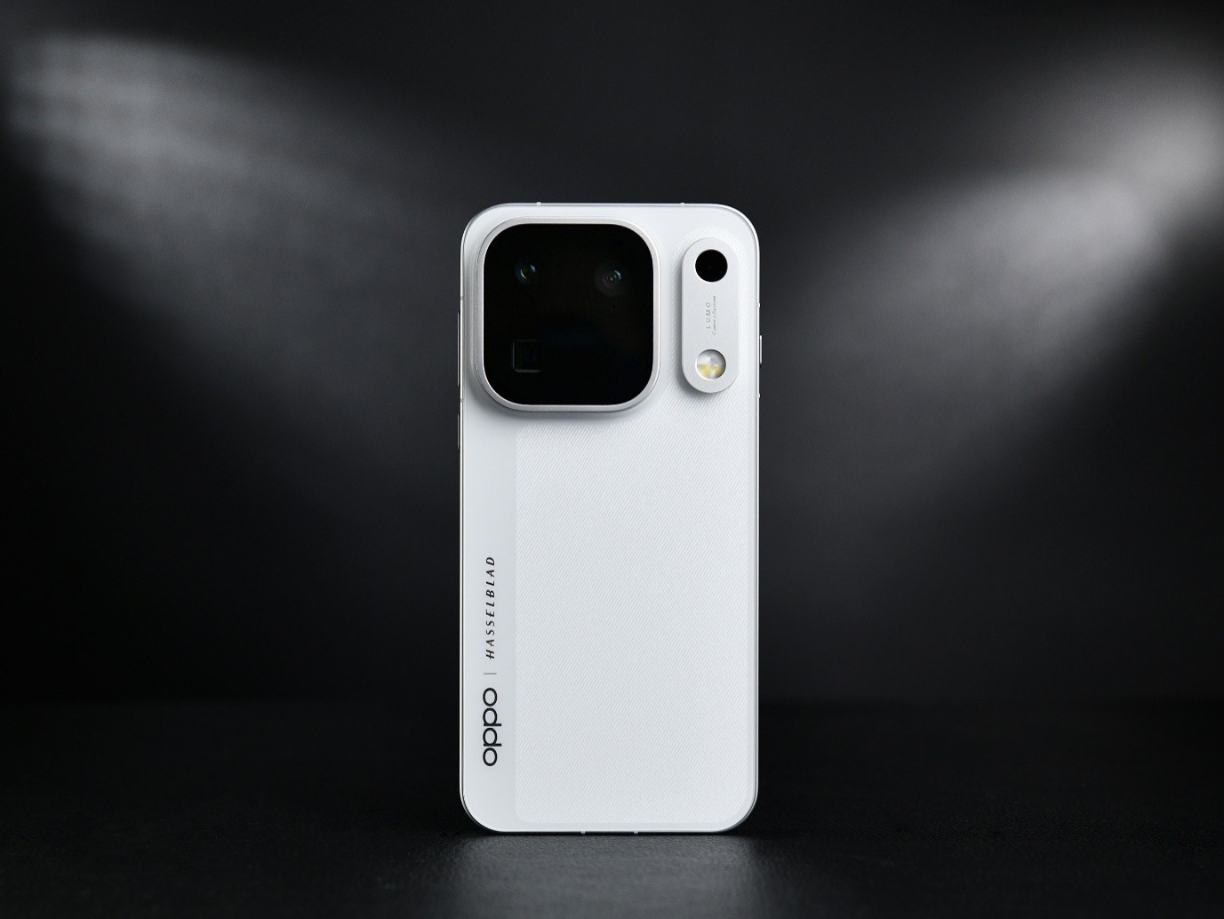 什么叫Pro Max级影像？OPPO用行业首个2亿像素三镜头群给出了答案