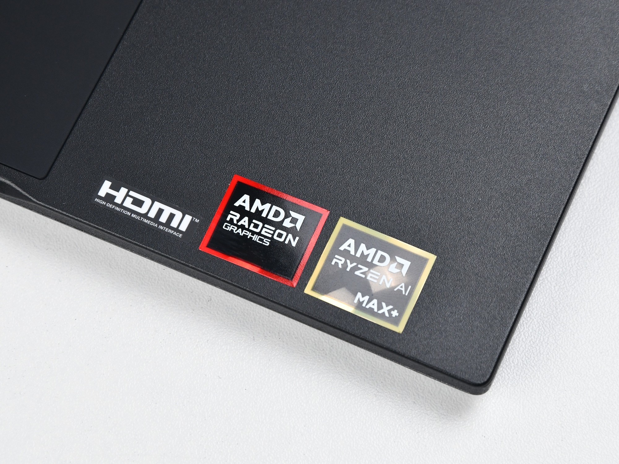全面压制 AMD锐龙AI Max+ 392对比英特尔酷睿Ultra X9 388H