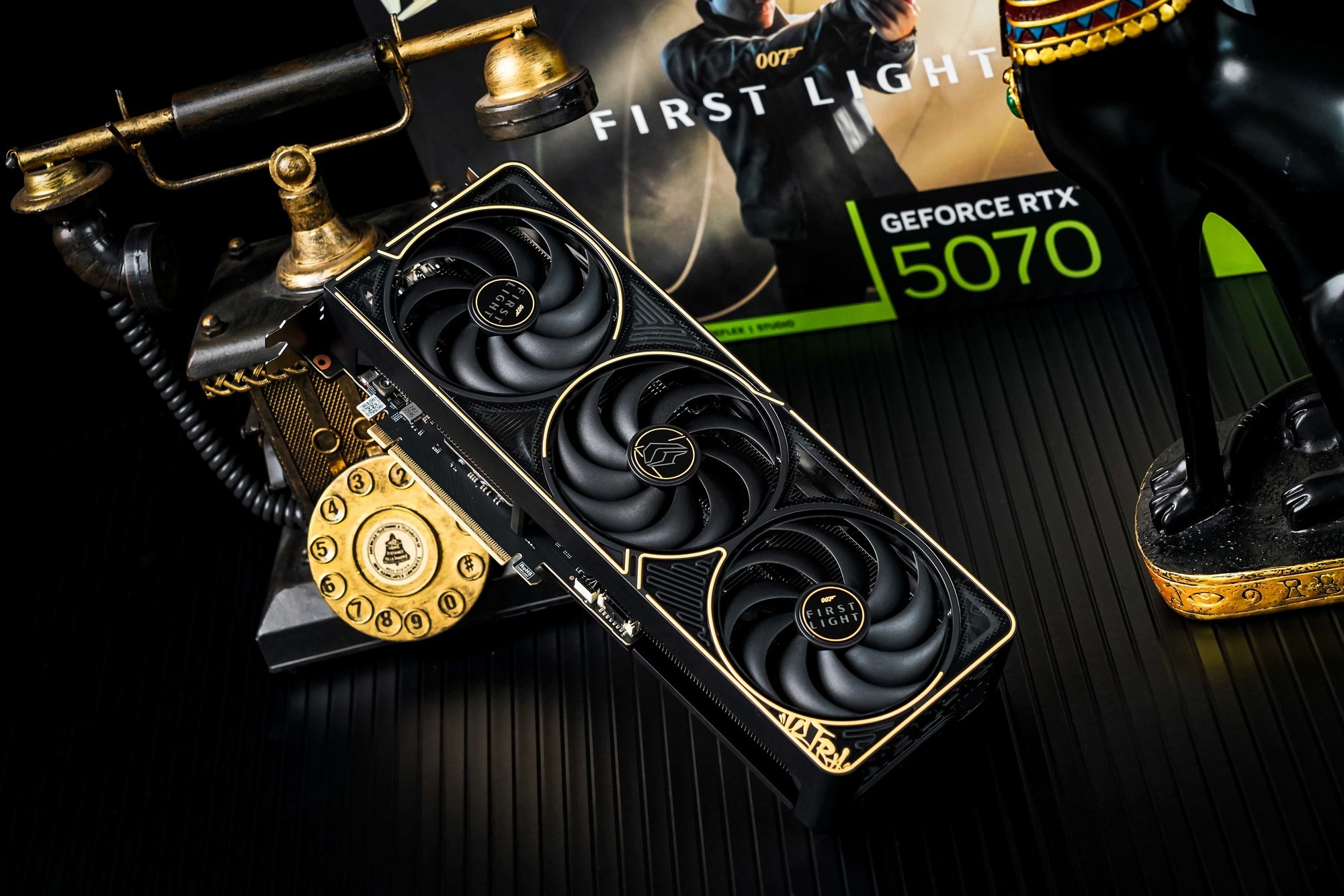 iGame Ultra ×《007:初露锋芒》联名定制显卡评测:用007的方式讲述007