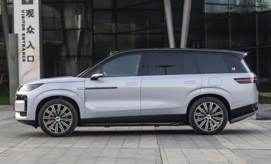 40������ԴSUV���ܼ�ʻ���У��Ŀ���Ǽ�Ӳ���������������