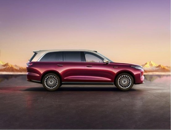 40������ԴSUV���ܼ�ʻ���У��Ŀ���Ǽ�Ӳ���������������