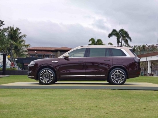 40������ԴSUV���ܼ�ʻ���У��Ŀ���Ǽ�Ӳ���������������