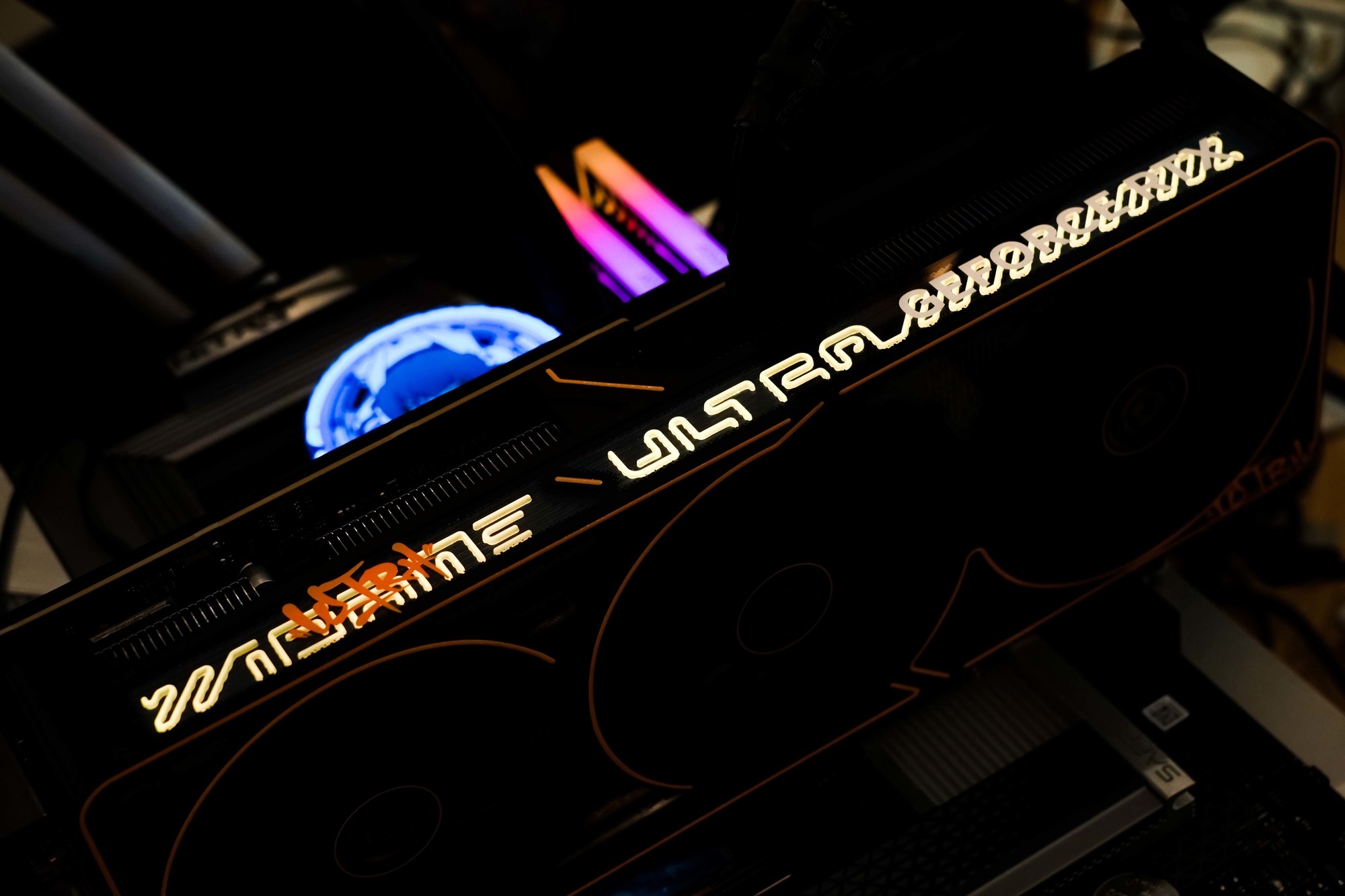 iGame Ultra ×《007：初露锋芒》联名定制显卡评测：用007的方式讲述007
