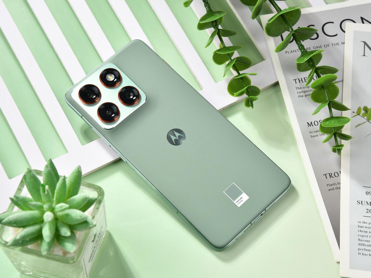 ����moto X70 Airȫ������ �ᱡ��AI������