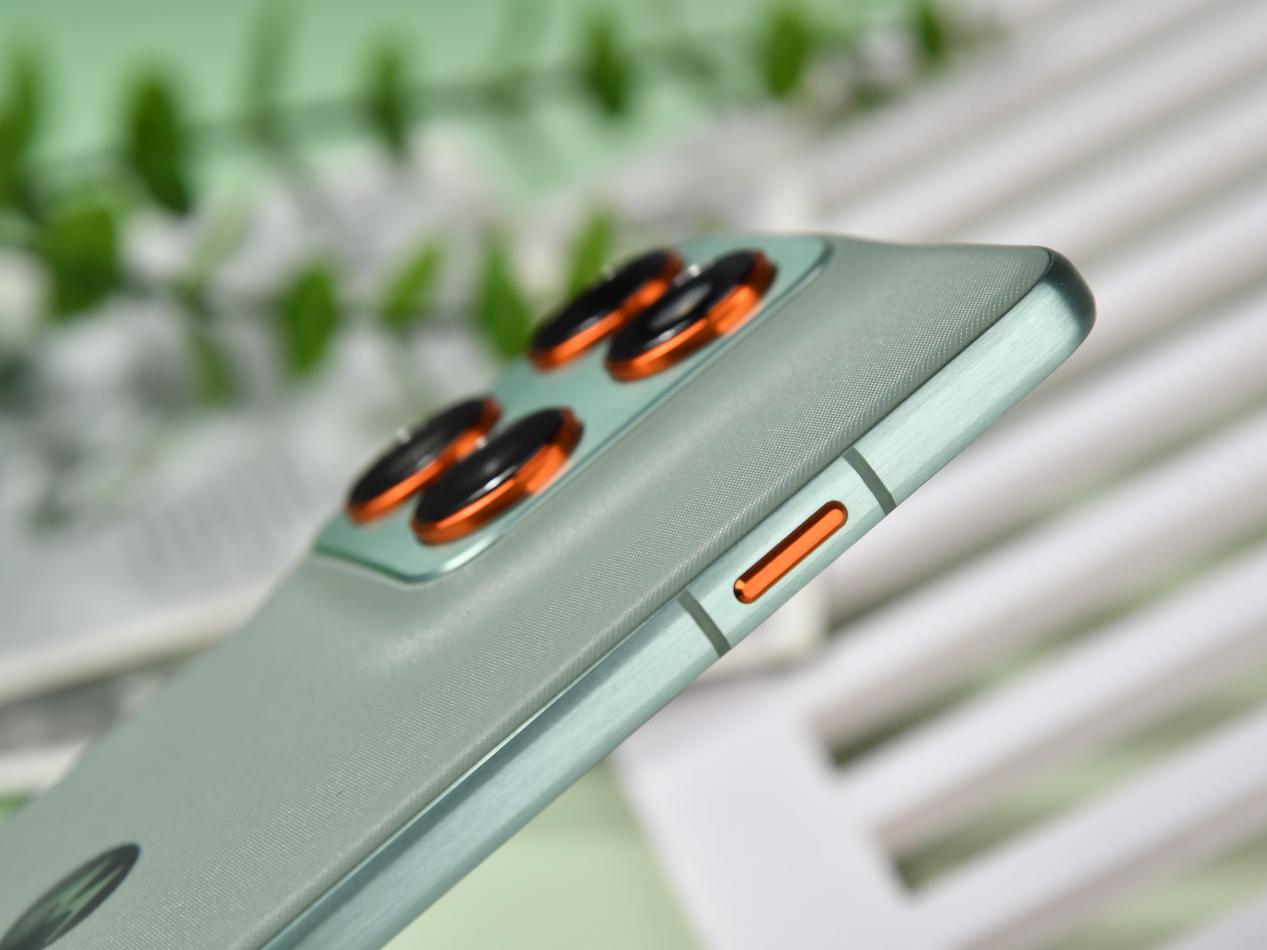 ����moto X70 Airȫ������ �ᱡ��AI������