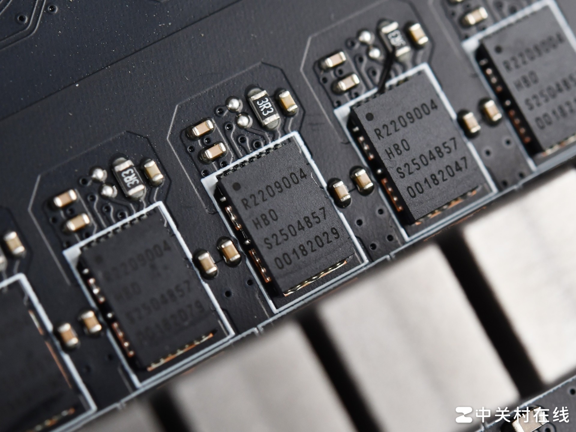 十周年典藏作品 微星MEG X870E GODLIKE X EDITION超神主板评测