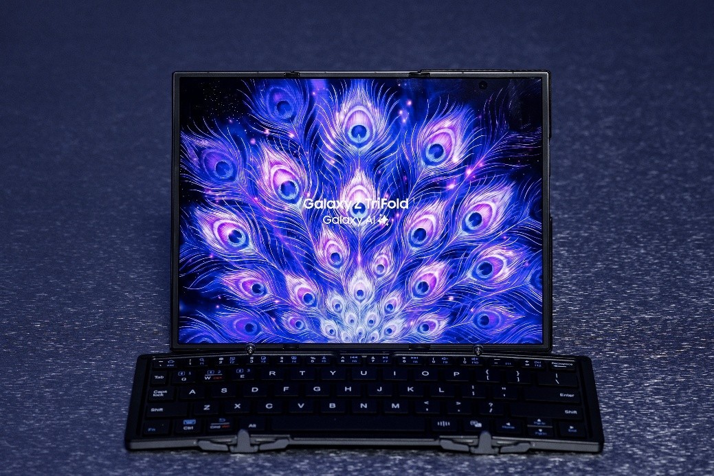 轻松实现PC级体验 三星Galaxy Z TriFold是你手中的便携式工作站