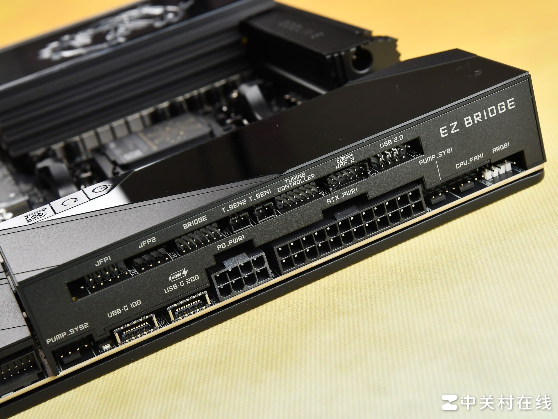 十周年典藏作品 微星MEG X870E GODLIKE X EDITION超神主板评测