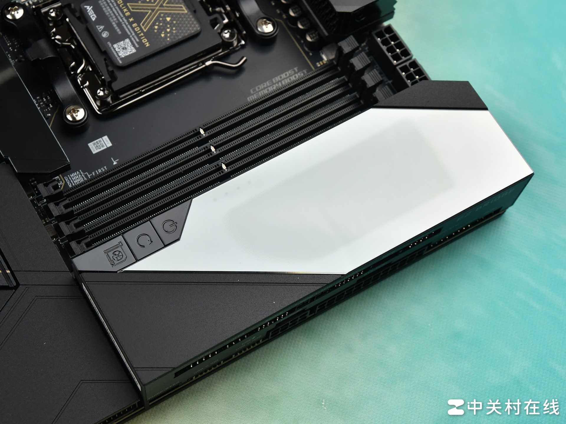 十周年典藏作品 微星MEG X870E GODLIKE X EDITION超神主板评测