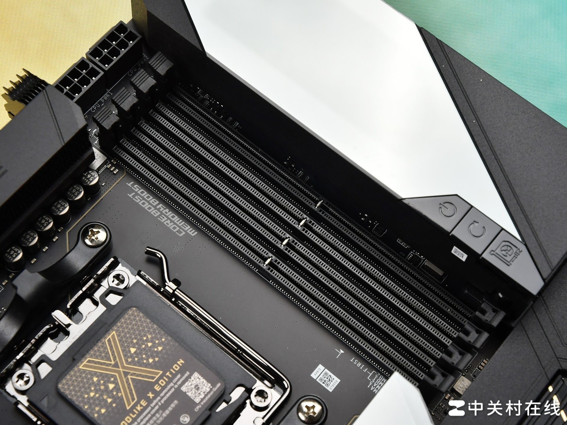 十周年典藏作品 微星MEG X870E GODLIKE X EDITION超神主板评测