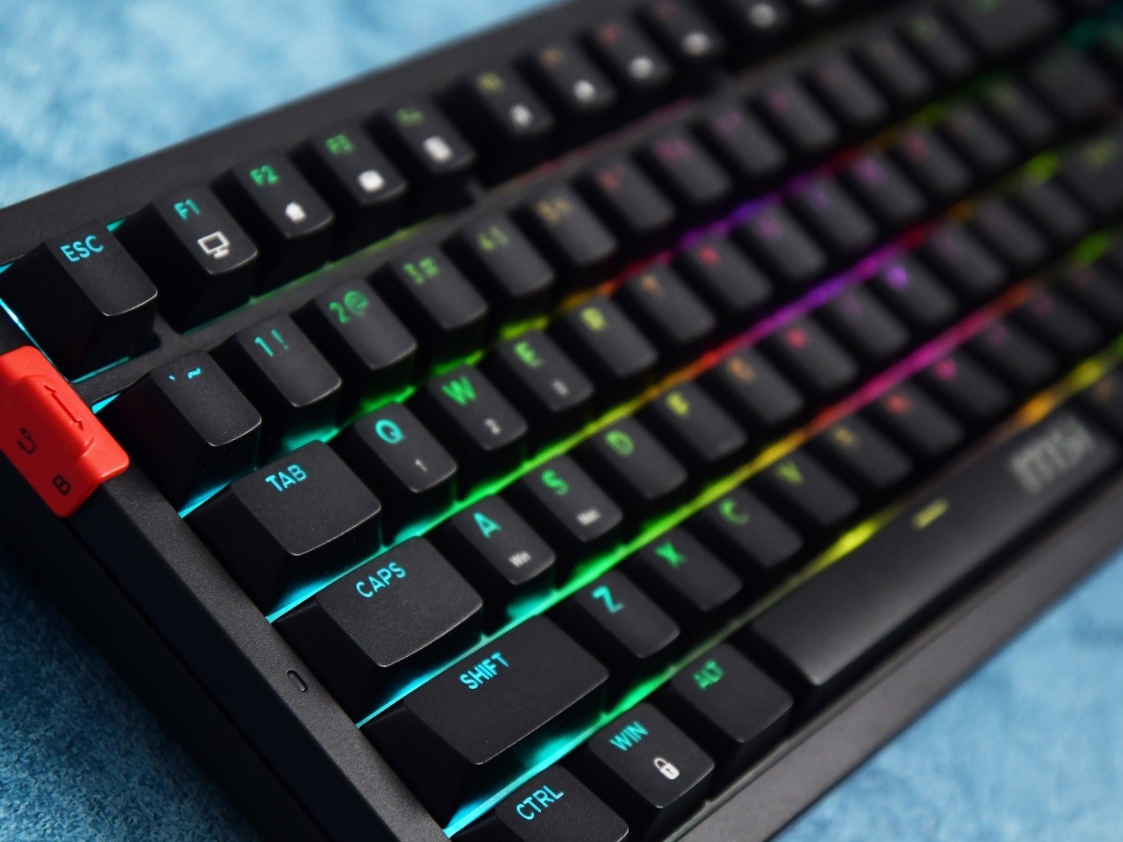 微星FORGE GK300 WIRELESS三模机械键盘评测：内敛与张扬并存的真Gasket