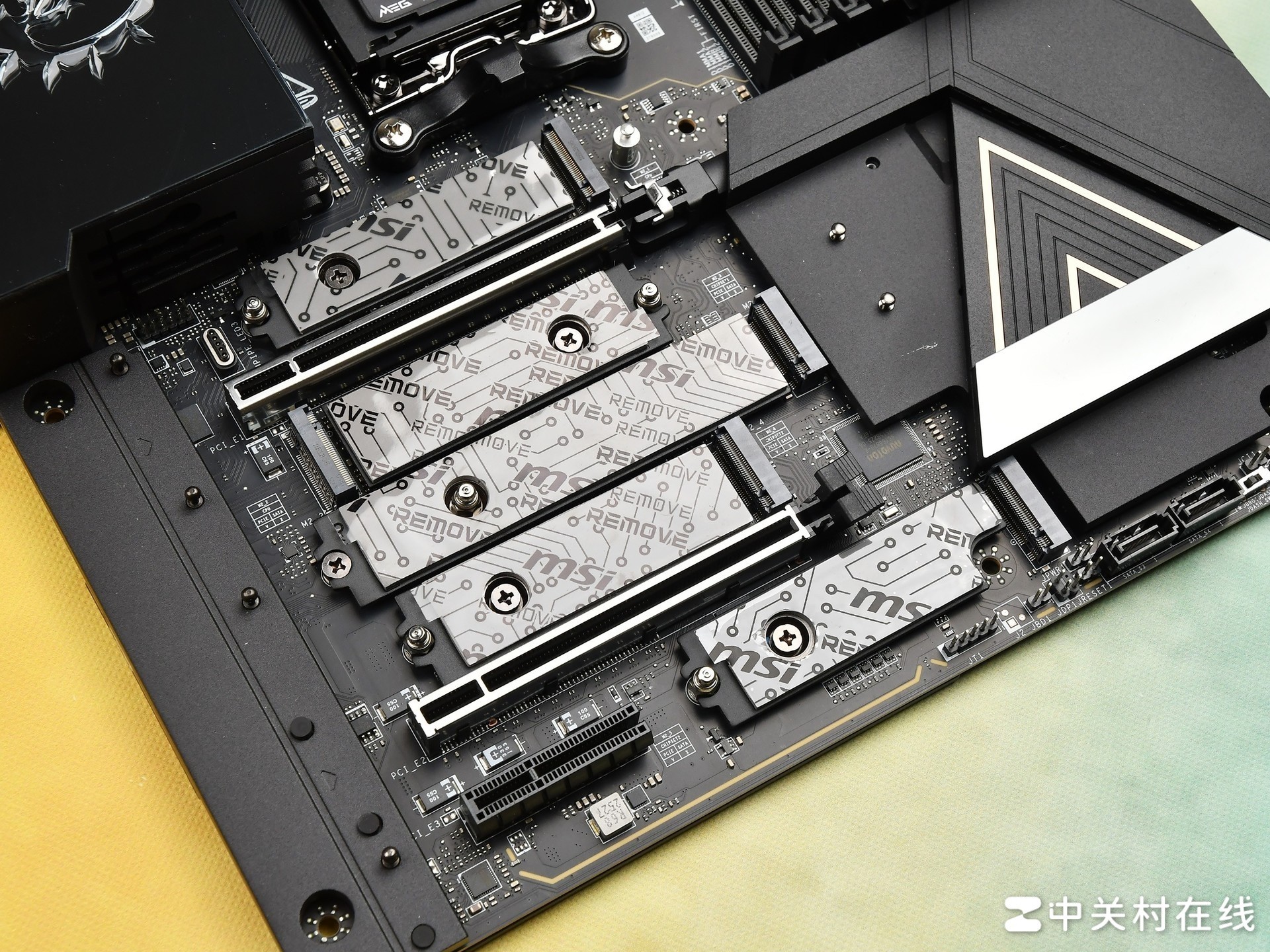 十周年典藏作品 微星MEG X870E GODLIKE X EDITION超神主板评测