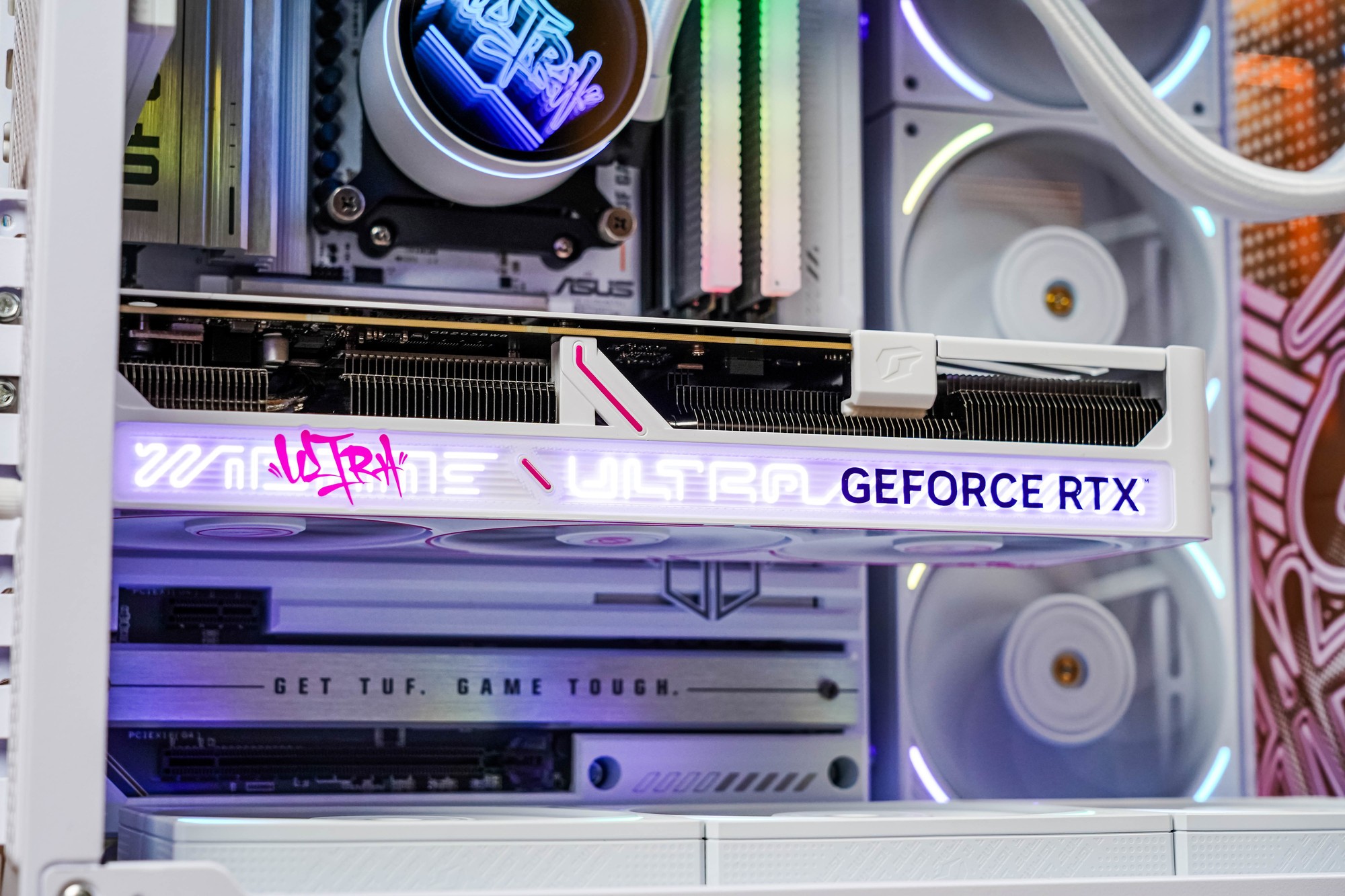 iGame RTX 5070 Ultra Z背插显卡评测 无线美学新范式