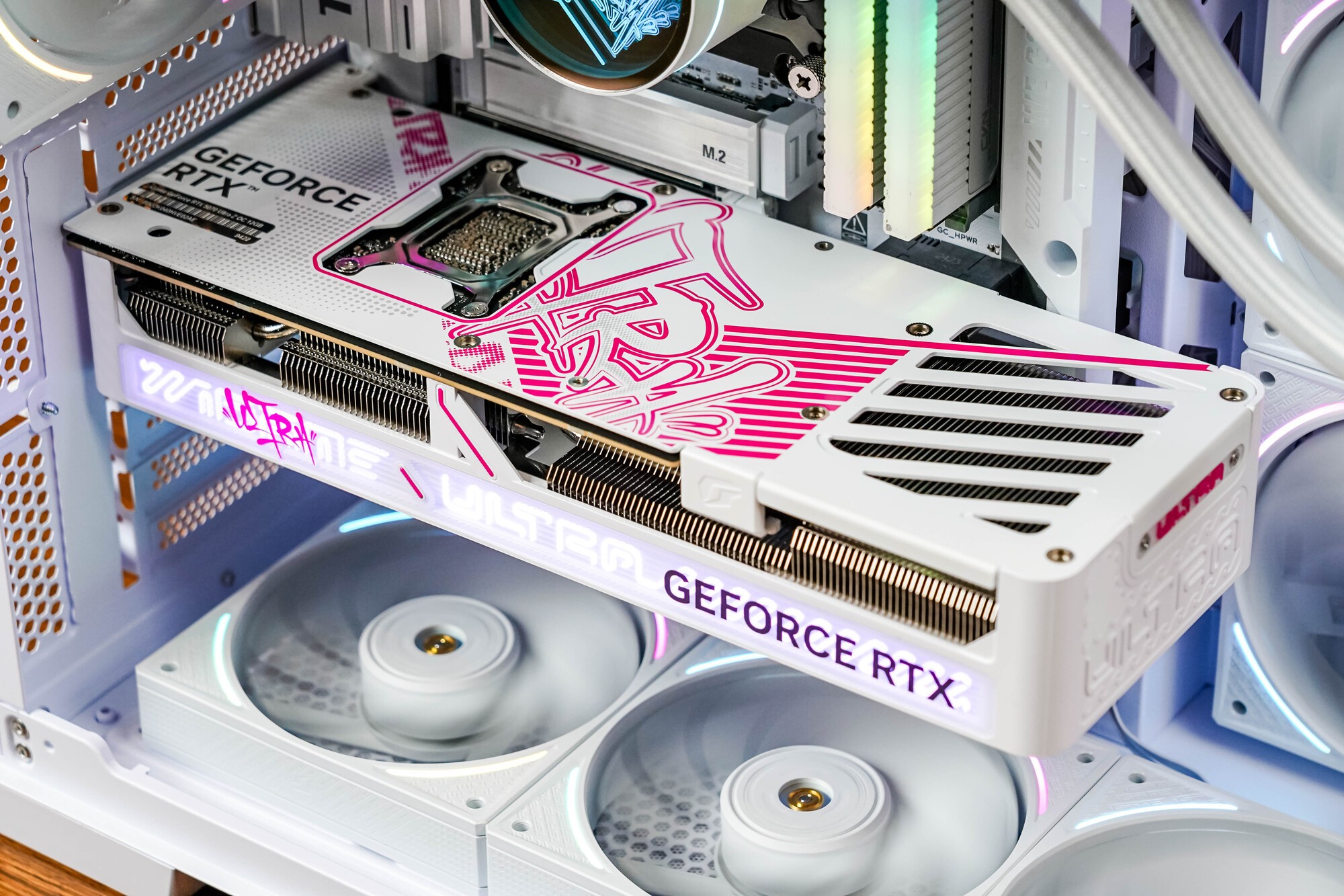 iGame RTX 5070 Ultra Z背插显卡评测 无线美学新范式