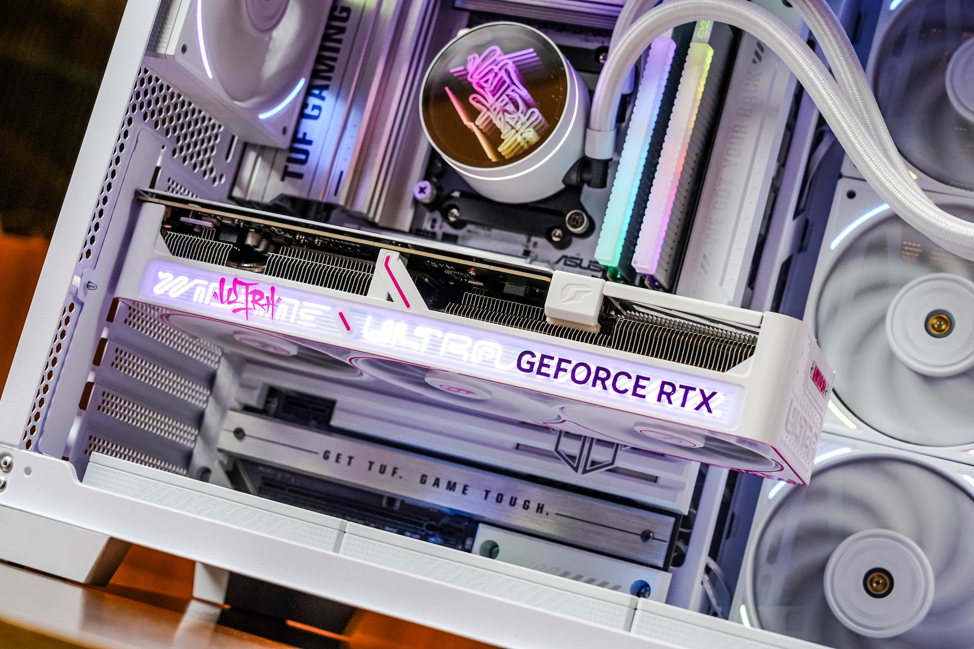 iGame RTX 5070 Ultra Z背插显卡评测 无线美学新范式