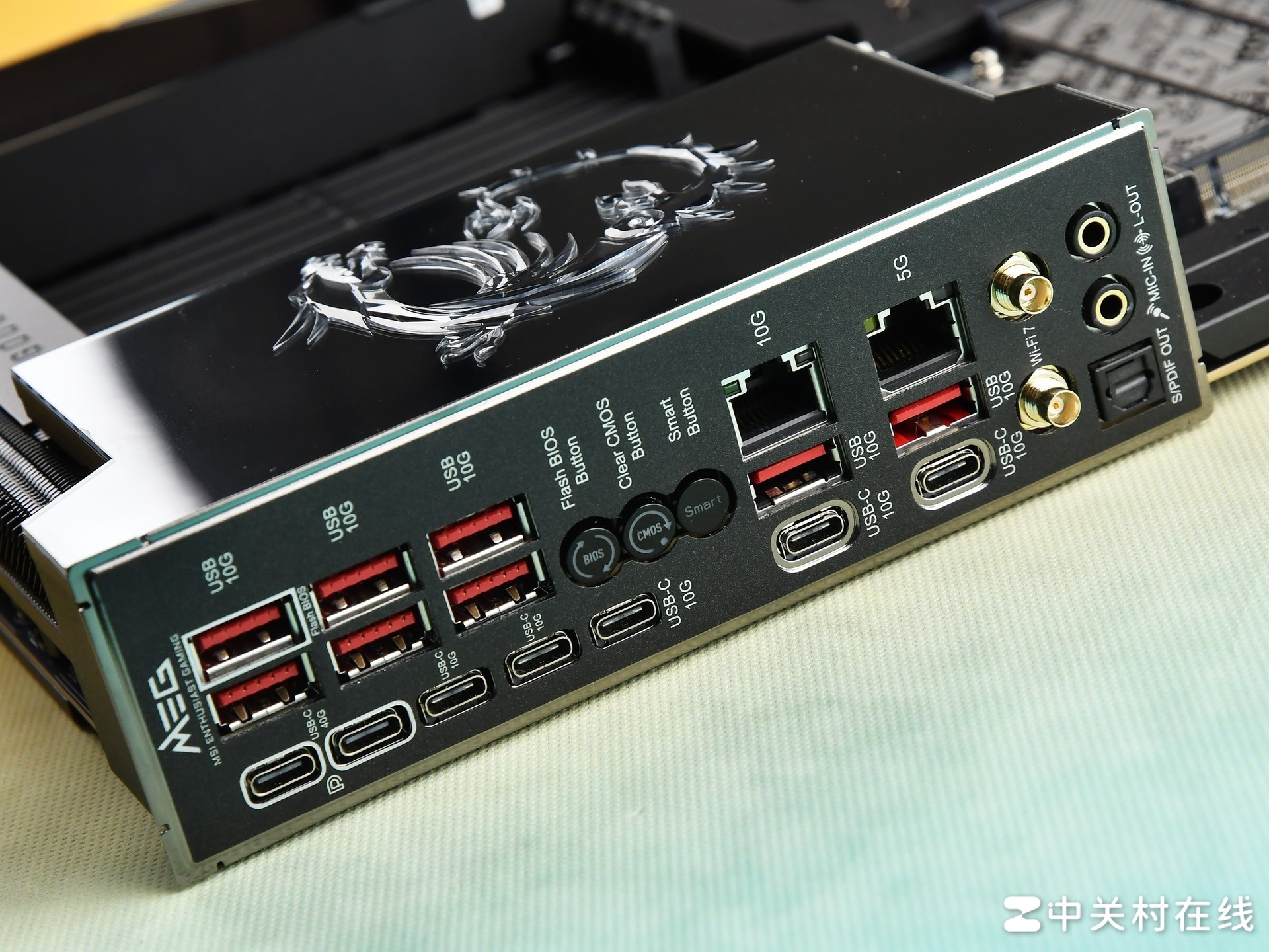 十周年典藏作品 微星MEG X870E GODLIKE X EDITION超神主板评测