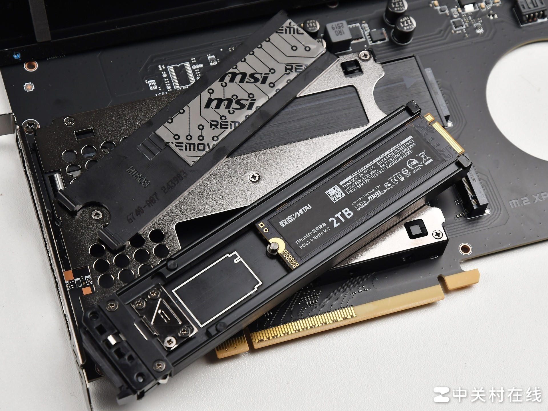 十周年典藏作品 微星MEG X870E GODLIKE X EDITION超神主板评测