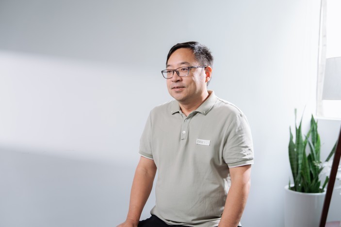 听智慧:未来可穿戴生态是“智慧大脑+AR眼镜+AI耳机”的深度协同