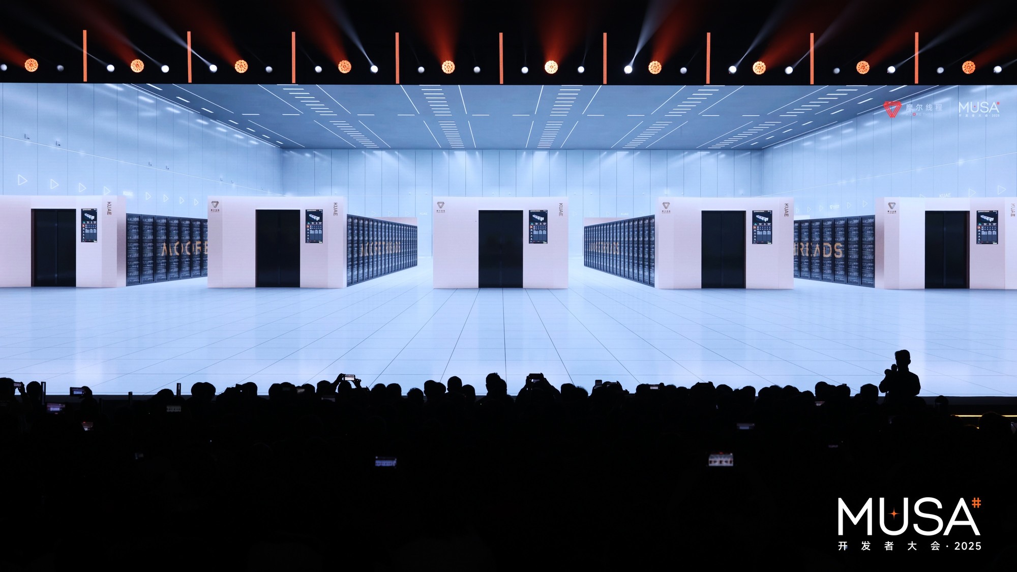 ������ѵ������������ͻ�ƣ�Ħ���߳��¼ܹ������ۡ���·��ͼ�ذ�����