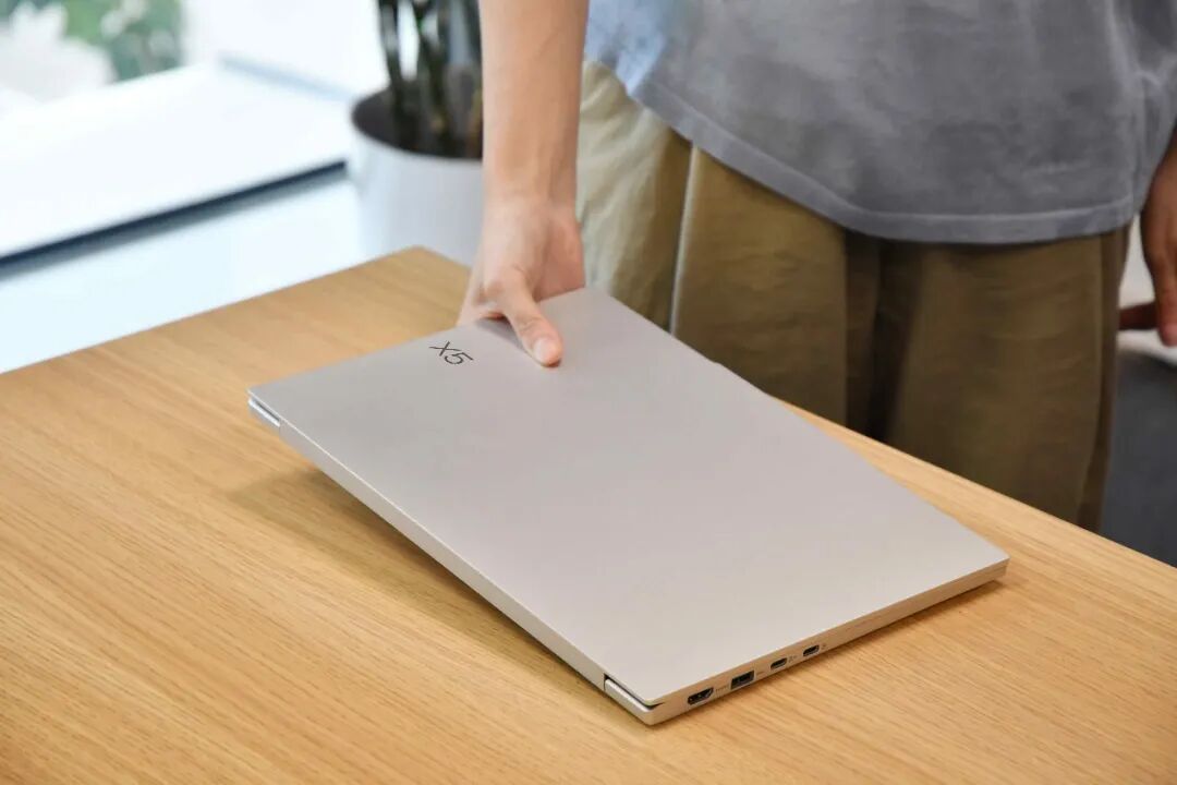 1.1kgĻX5ñʼǱҵԱϲ