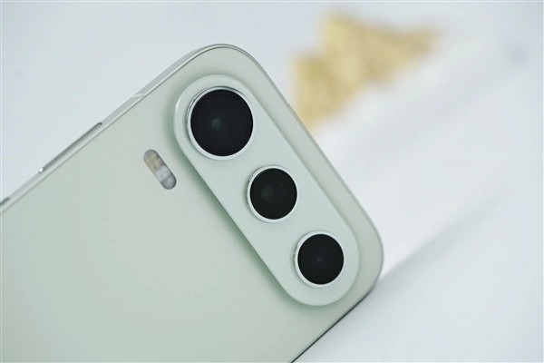 ��ǿ�����ֻ��Ƽ� ȫ�����ȳ�Ƭ�콢��ҫ600 Pro