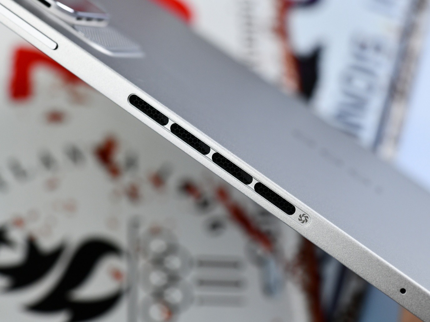 �����е��ƶ���ϷСƽ�� iQOO Pad Ultra��������