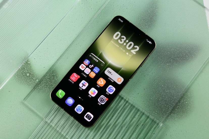 华为 Mate 90 Pro Max 典藏版上手：翡冷翠很抢眼，“积木壳”也有新玩法